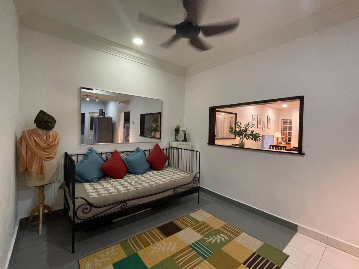 Homestay Laman Nuri, Kota Damansara Petaling Jaya Exterior foto