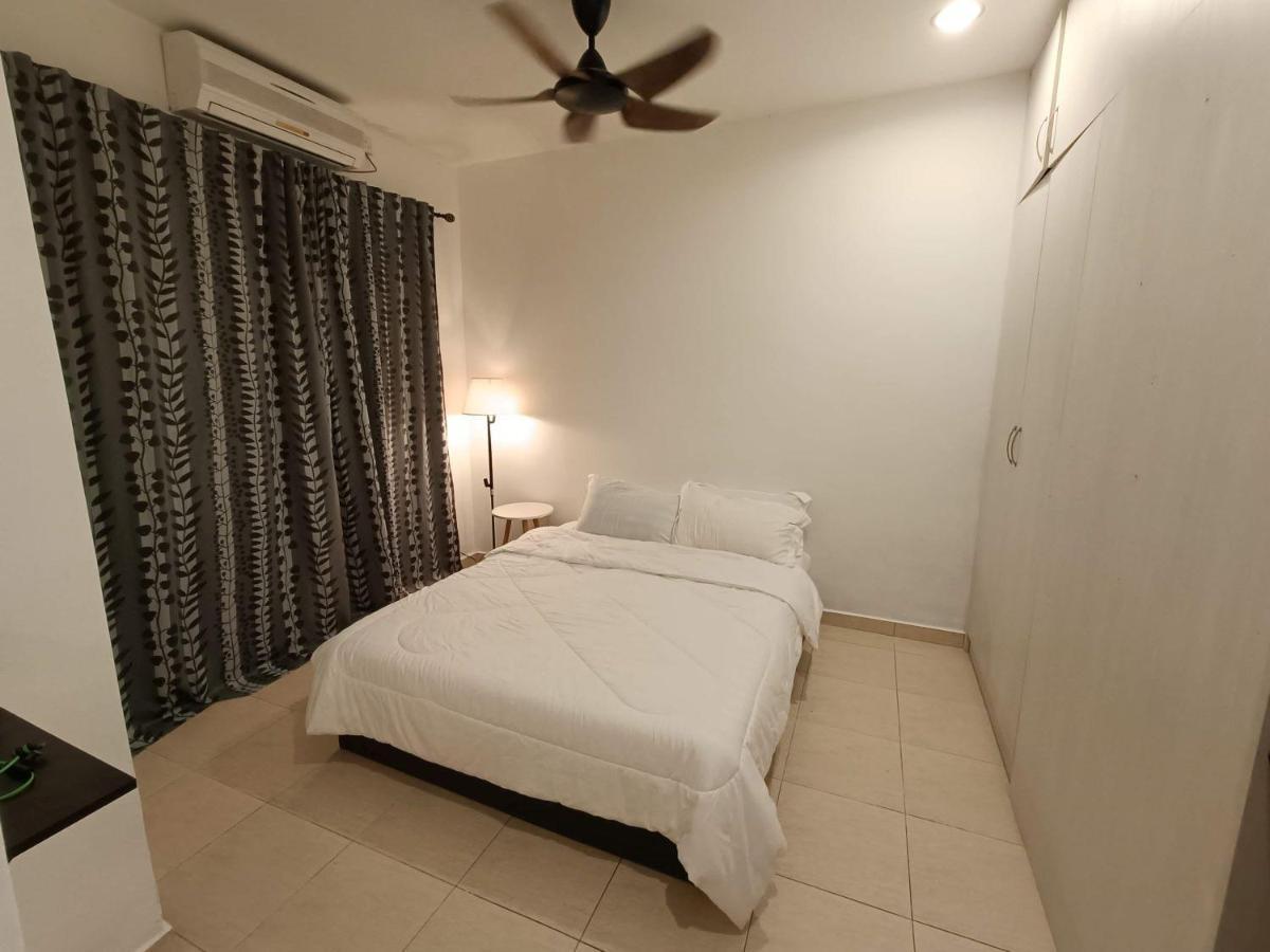 Homestay Laman Nuri, Kota Damansara Petaling Jaya Exterior foto